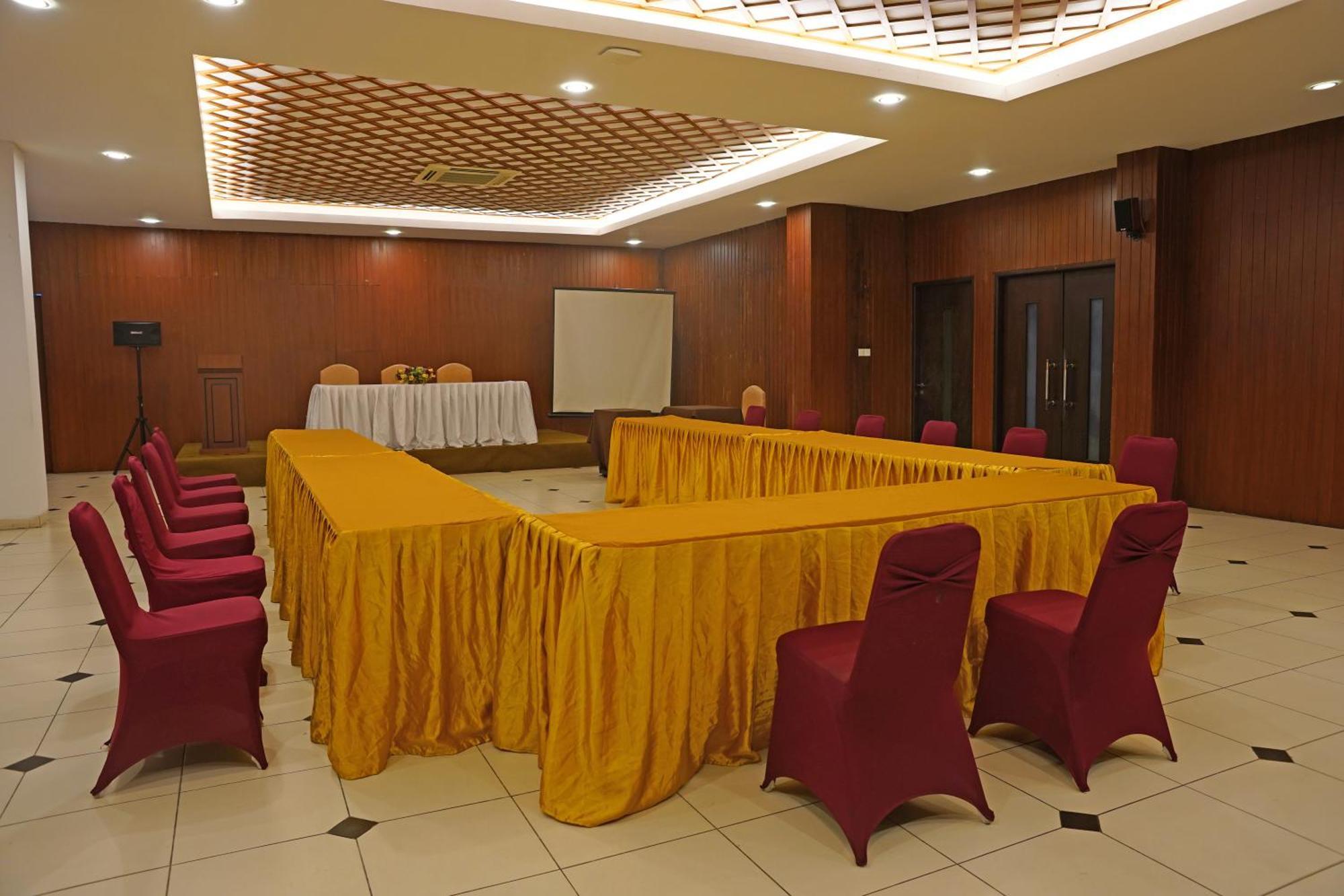 Arinas Hotel Bandar Lampung Extérieur photo