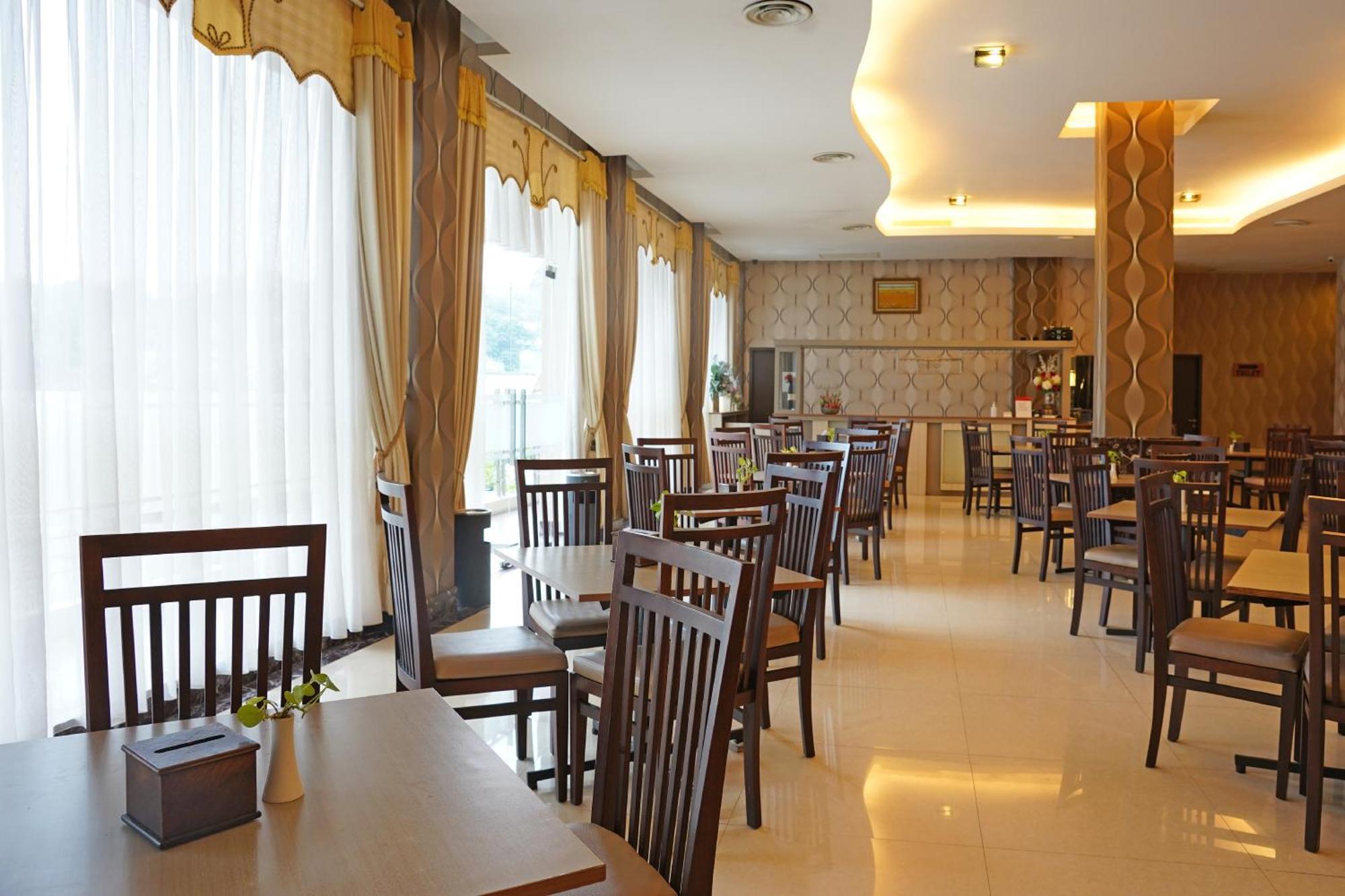 Arinas Hotel Bandar Lampung Extérieur photo