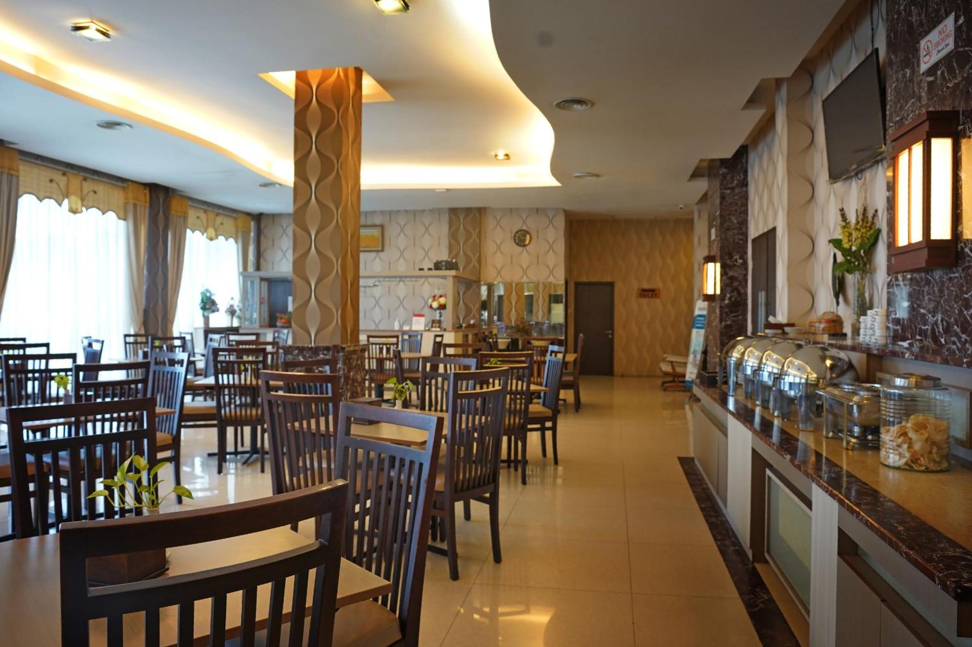 Arinas Hotel Bandar Lampung Extérieur photo