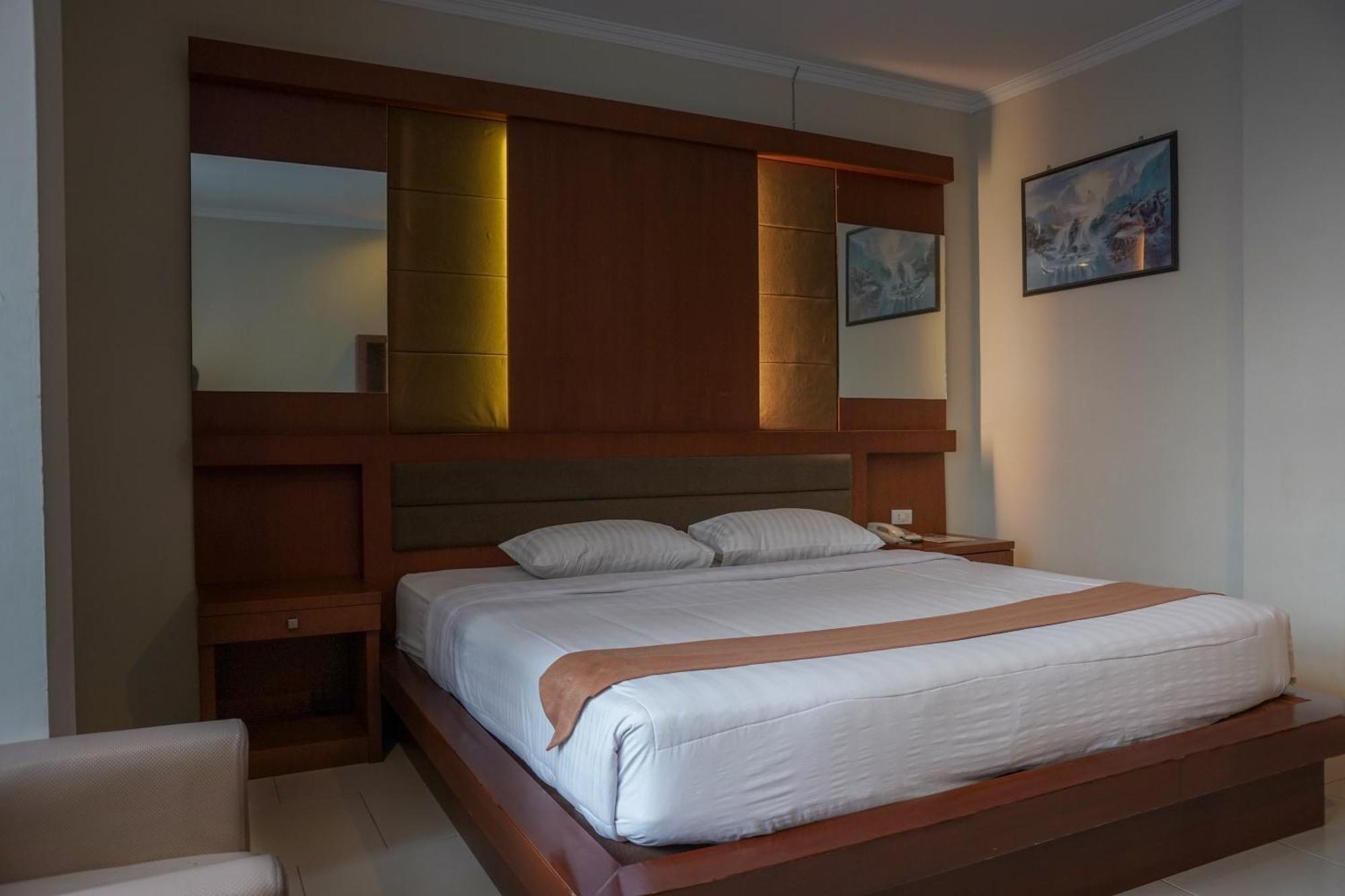 Arinas Hotel Bandar Lampung Extérieur photo